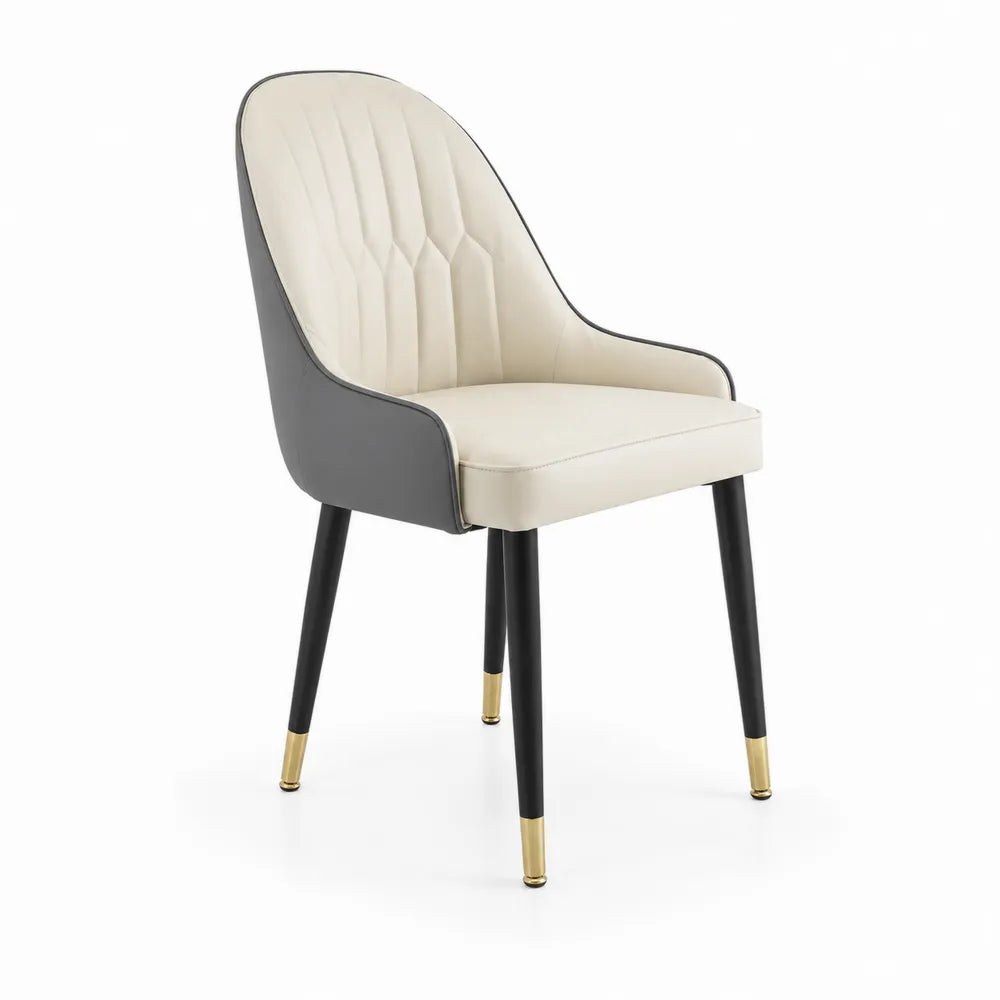 Sedia in pelle sintetica bianco crema con gambe in legno e dettagli dorati
